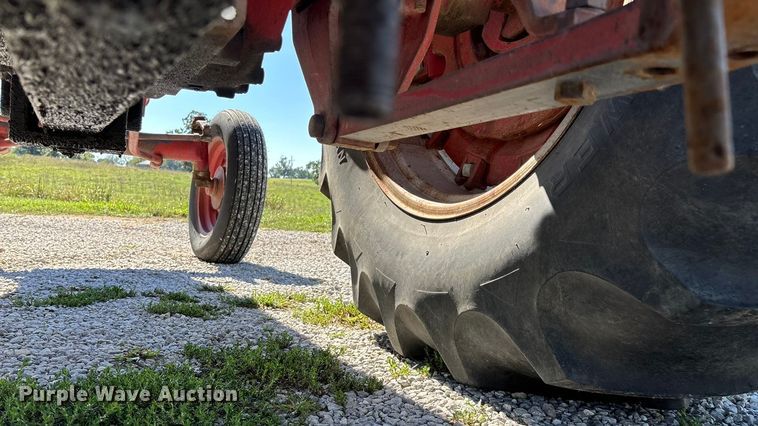 image for item EN5656 1965 International Harvester 806  tractor