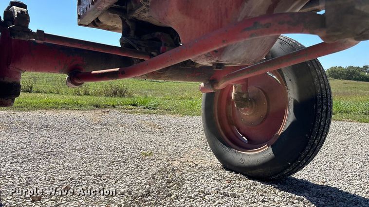 image for item EN5656 1965 International Harvester 806  tractor