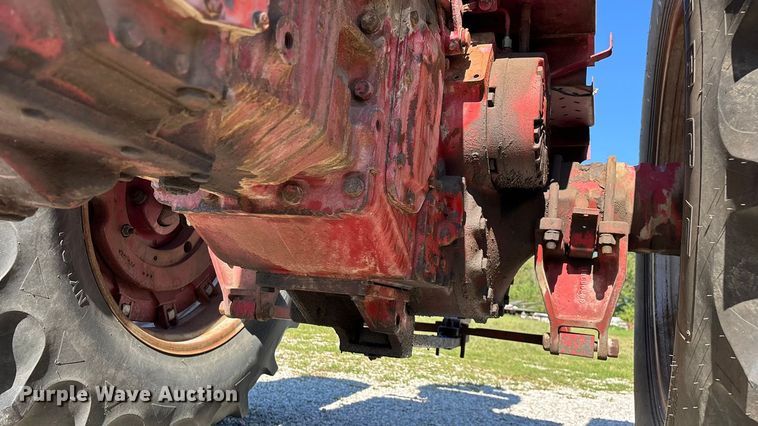 image for item EN5656 1965 International Harvester 806  tractor