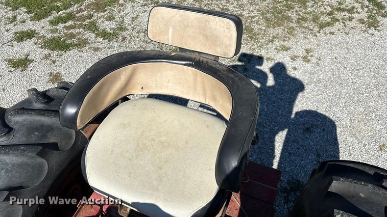 image for item EN5656 1965 International Harvester 806  tractor