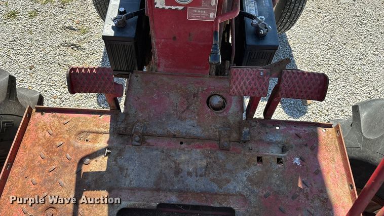 image for item EN5656 1965 International Harvester 806  tractor