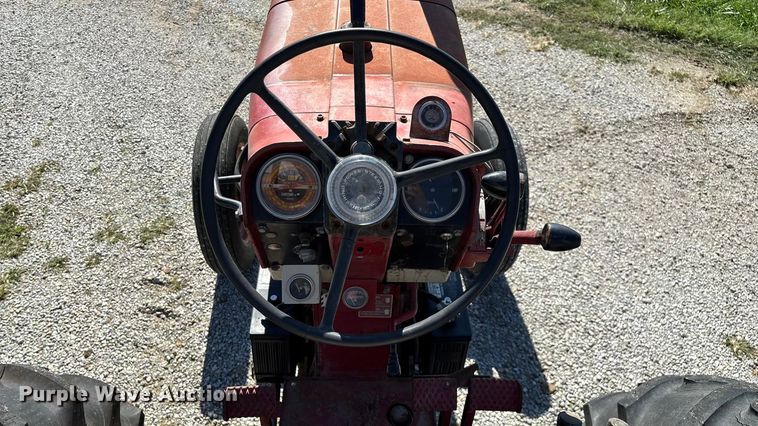 image for item EN5656 1965 International Harvester 806  tractor