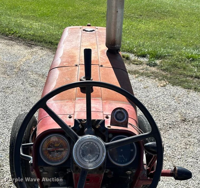 image for item EN5656 1965 International Harvester 806  tractor