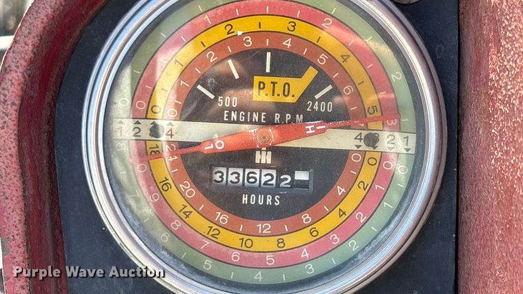 image for item EN5656 1965 International Harvester 806  tractor