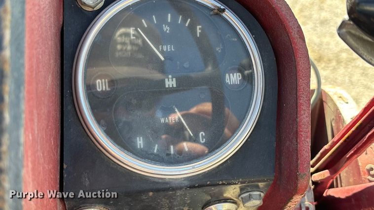 image for item EN5656 1965 International Harvester 806  tractor