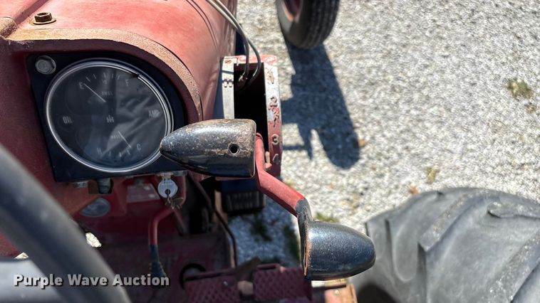 image for item EN5656 1965 International Harvester 806  tractor