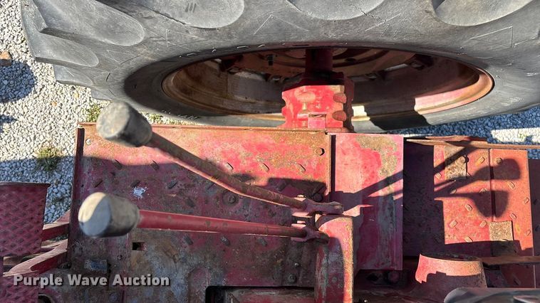 image for item EN5656 1965 International Harvester 806  tractor