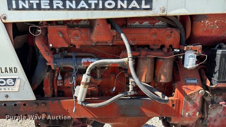 image for item EN5656 1965 International Harvester 806  tractor