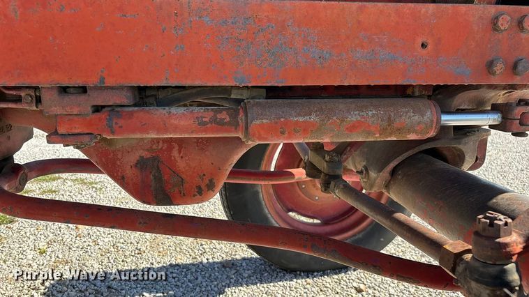 image for item EN5656 1965 International Harvester 806  tractor