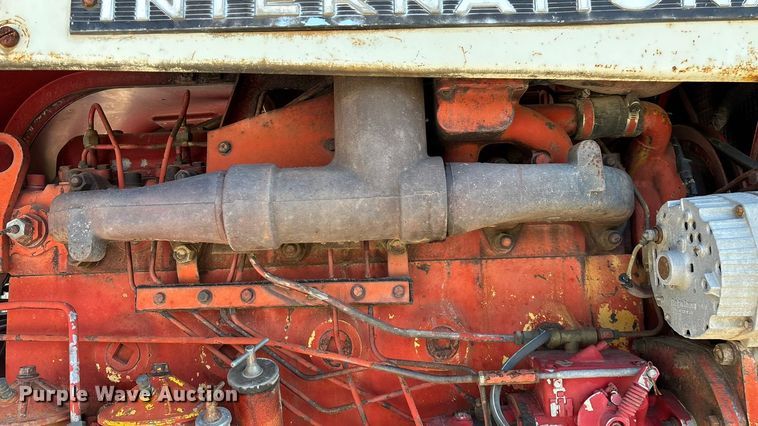image for item EN5656 1965 International Harvester 806  tractor