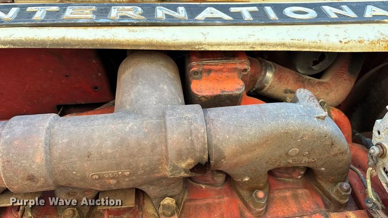 image for item EN5656 1965 International Harvester 806  tractor