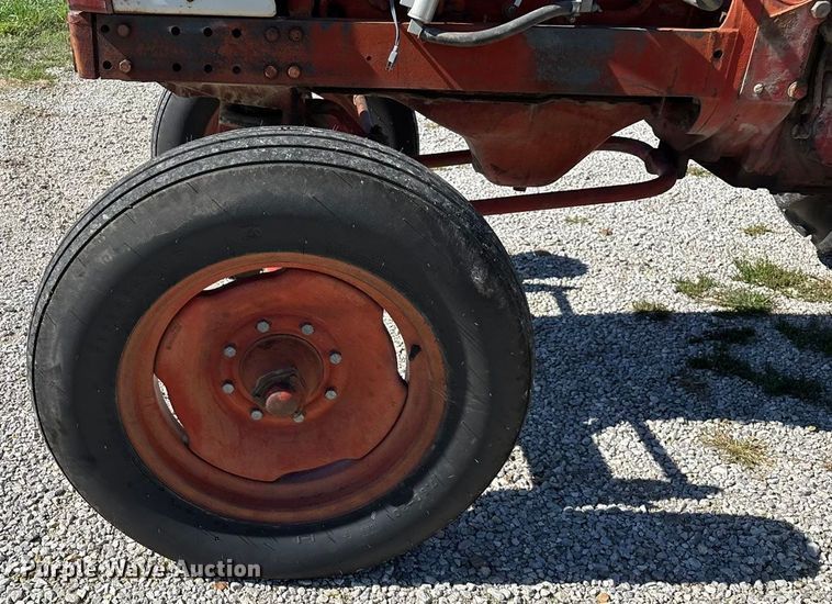 image for item EN5656 1965 International Harvester 806  tractor