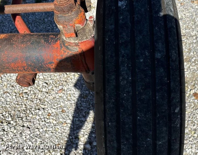 image for item EN5656 1965 International Harvester 806  tractor