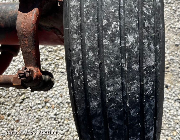 image for item EN5656 1965 International Harvester 806  tractor