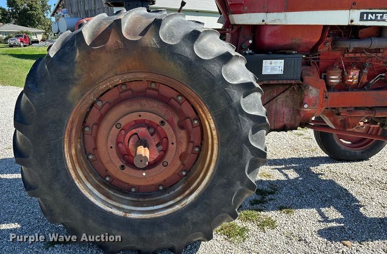 image for item EN5656 1965 International Harvester 806  tractor