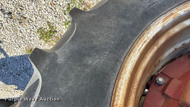 image for item EN5656 1965 International Harvester 806  tractor