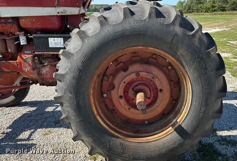 image for item EN5656 1965 International Harvester 806  tractor