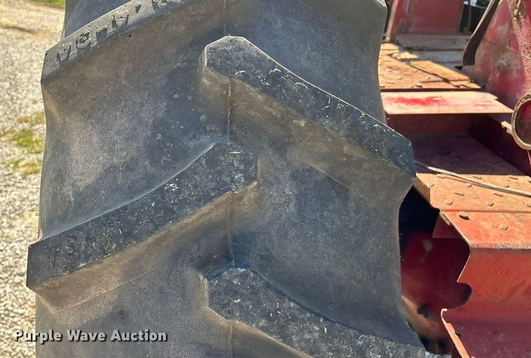 image for item EN5656 1965 International Harvester 806  tractor