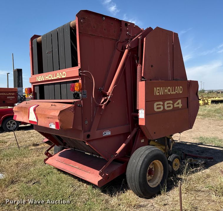 image for item EP0692 New Holland 664 round baler