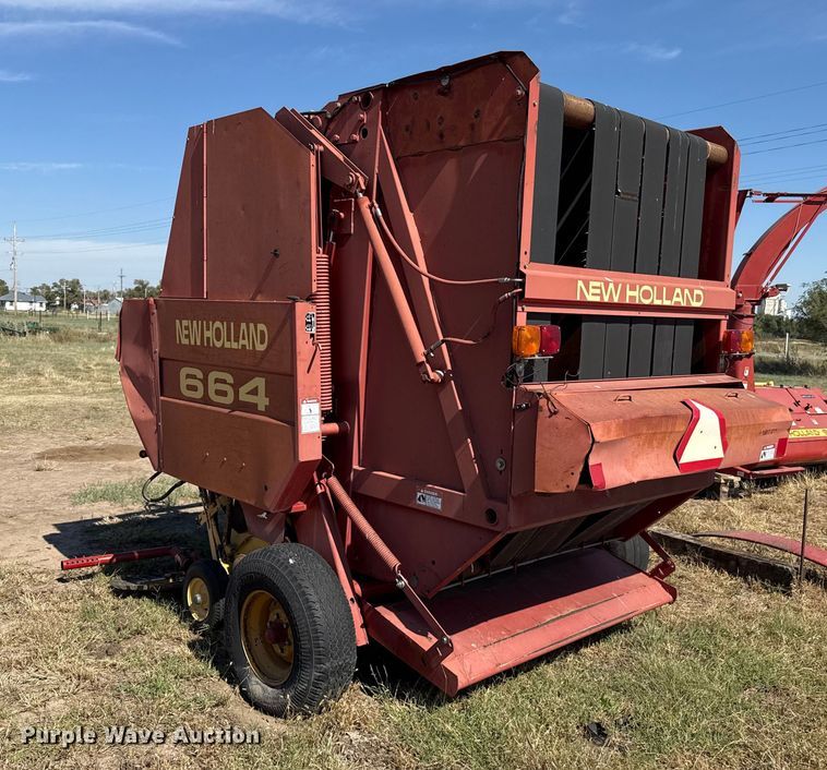 image for item EP0692 New Holland 664 round baler