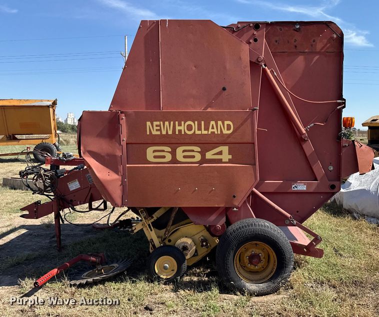 image for item EP0692 New Holland 664 round baler