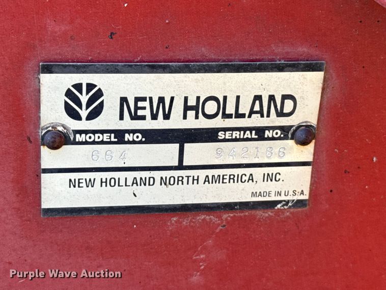 image for item EP0692 New Holland 664 round baler