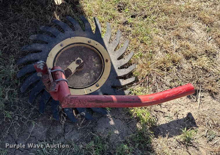 image for item EP0692 New Holland 664 round baler