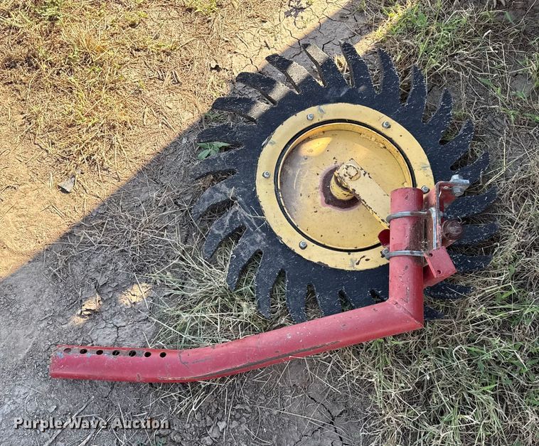 image for item EP0692 New Holland 664 round baler