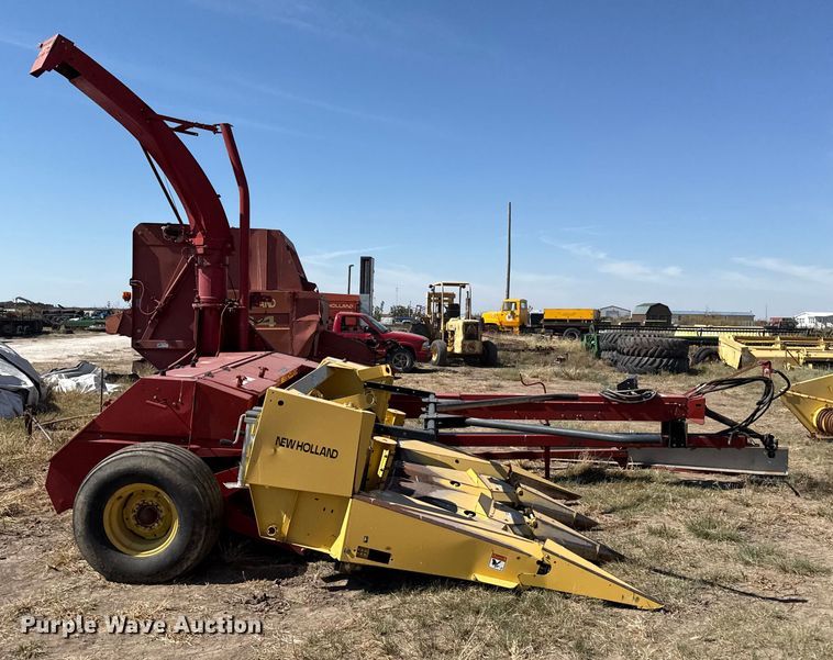 image for item EP0693 New Holland 900 forage harvester