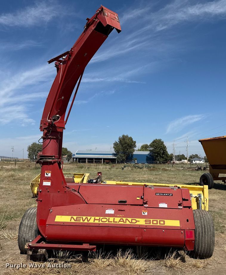 image for item EP0693 New Holland 900 forage harvester