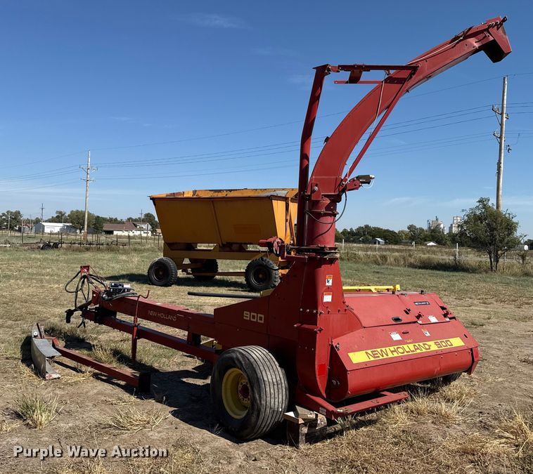 image for item EP0693 New Holland 900 forage harvester