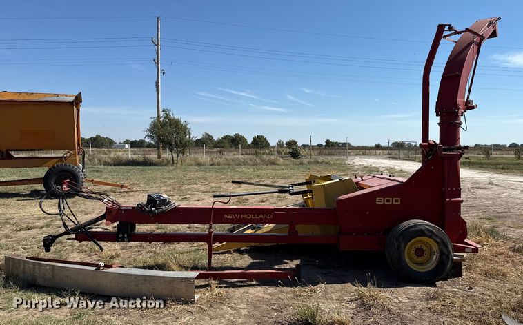 image for item EP0693 New Holland 900 forage harvester