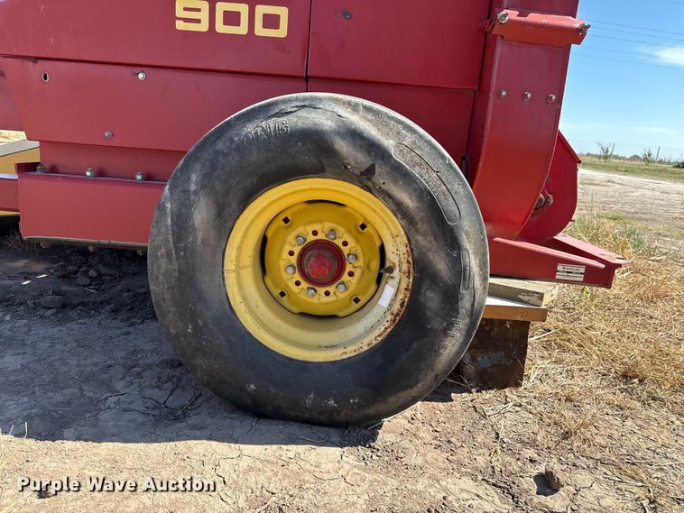 image for item EP0693 New Holland 900 forage harvester