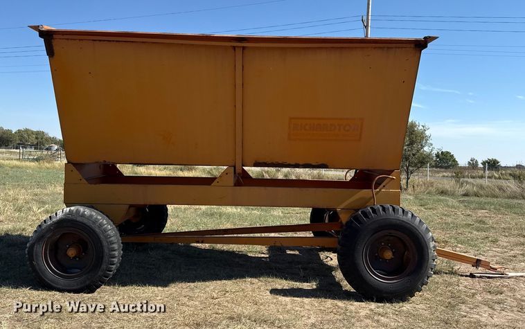 image for item EP0694 Richardton 1400 silage dump wagon