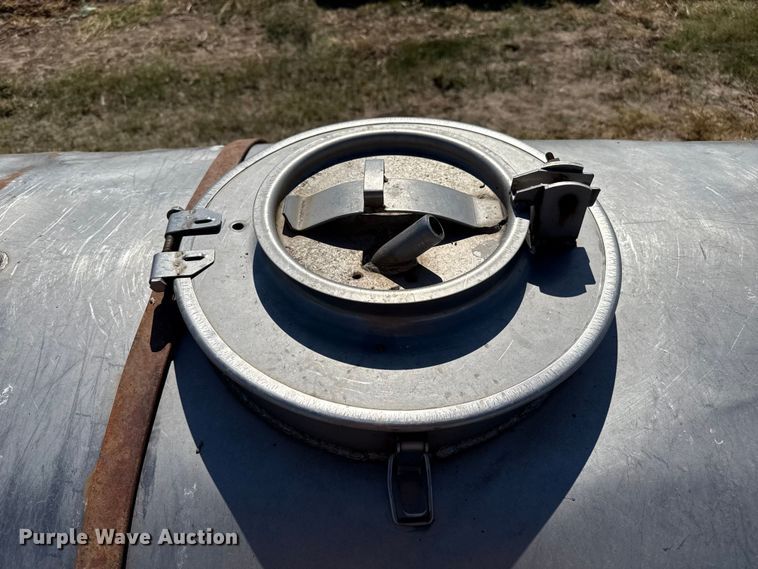 image for item EP0700 Nurse tank trailer