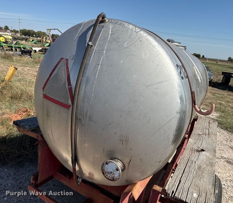 image for item EP0700 Nurse tank trailer