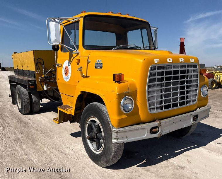 image for item EP0702 1982 Ford LN700 pothole patcher truck