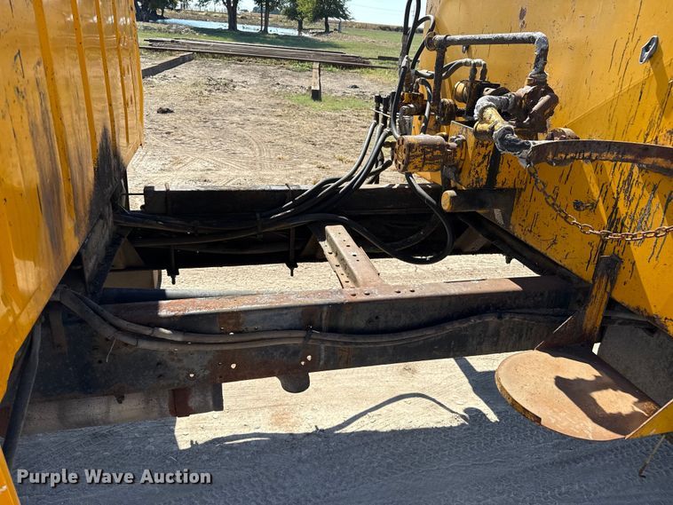 image for item EP0702 1982 Ford LN700 pothole patcher truck