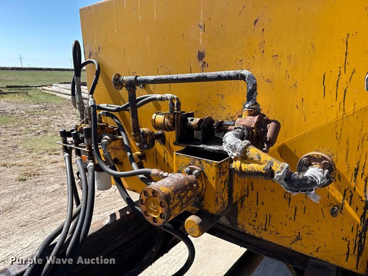 image for item EP0702 1982 Ford LN700 pothole patcher truck