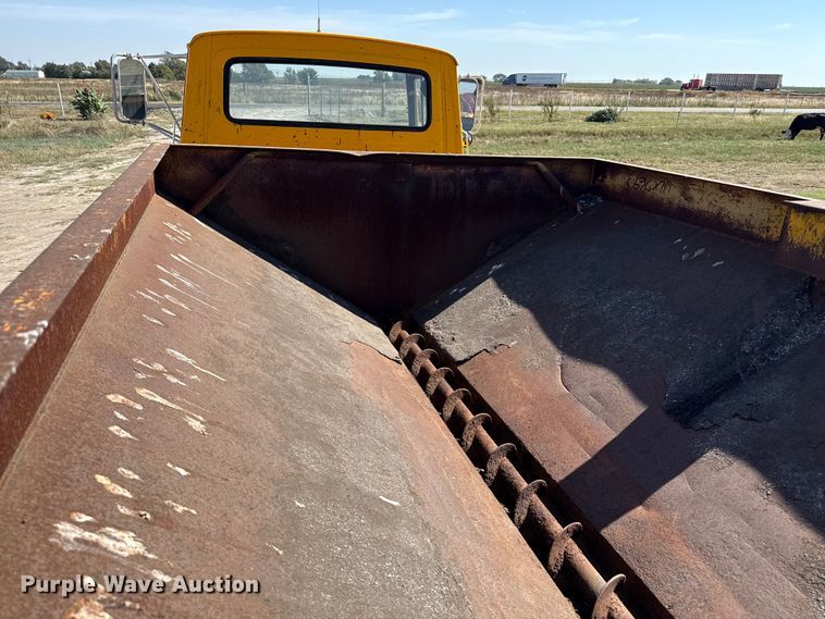 image for item EP0702 1982 Ford LN700 pothole patcher truck