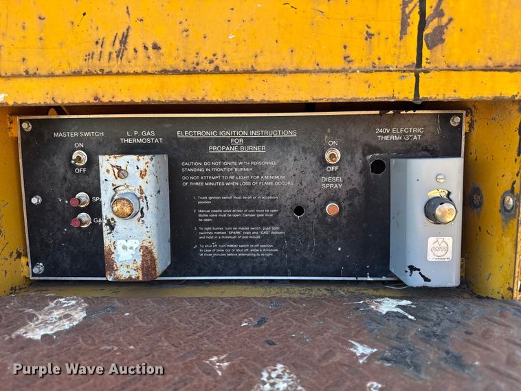 image for item EP0702 1982 Ford LN700 pothole patcher truck