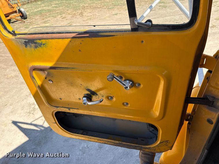 image for item EP0702 1982 Ford LN700 pothole patcher truck