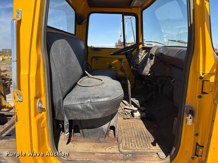 image for item EP0702 1982 Ford LN700 pothole patcher truck
