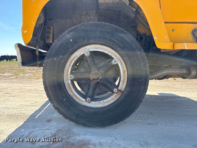 image for item EP0702 1982 Ford LN700 pothole patcher truck
