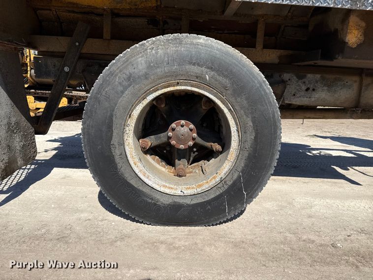 image for item EP0702 1982 Ford LN700 pothole patcher truck