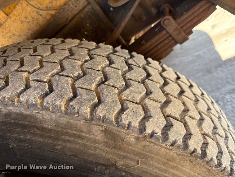 image for item EP0702 1982 Ford LN700 pothole patcher truck