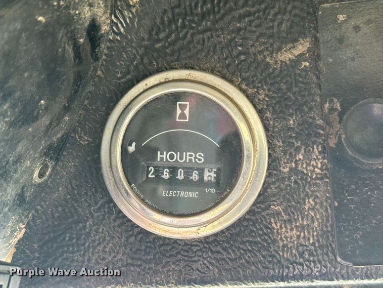 image for item ER2499 1978 Massey Ferguson 2705 tractor