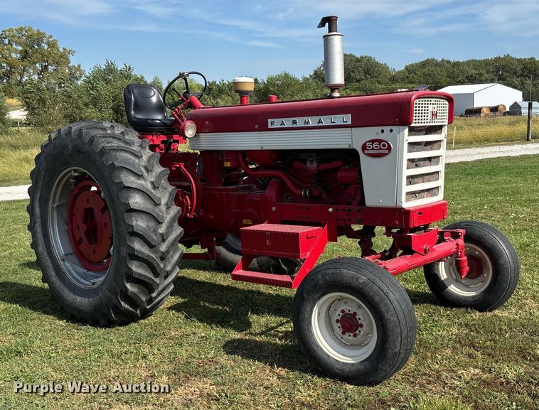 image for item ET4595 McCormick Farmall 560 tractor