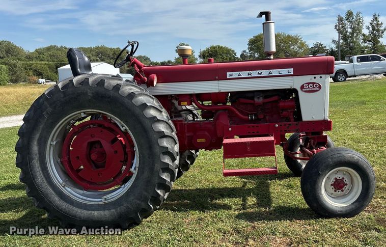 image for item ET4595 McCormick Farmall 560 tractor