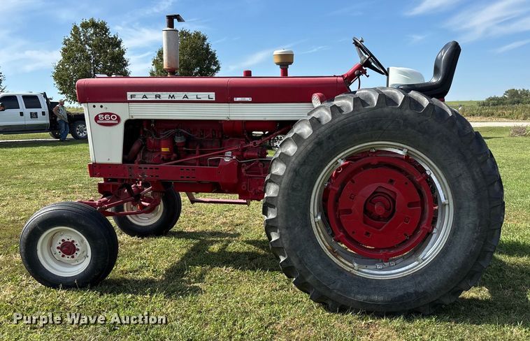 image for item ET4595 McCormick Farmall 560 tractor